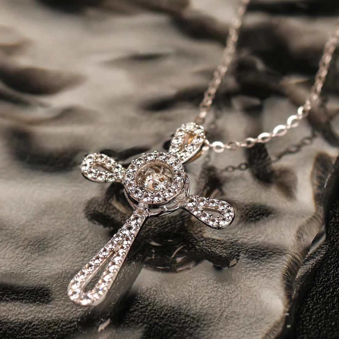 Collana Dana Eternelle Oro Giallo 9 Kt Croce Pietra Bianca Zirconi Bianchi
