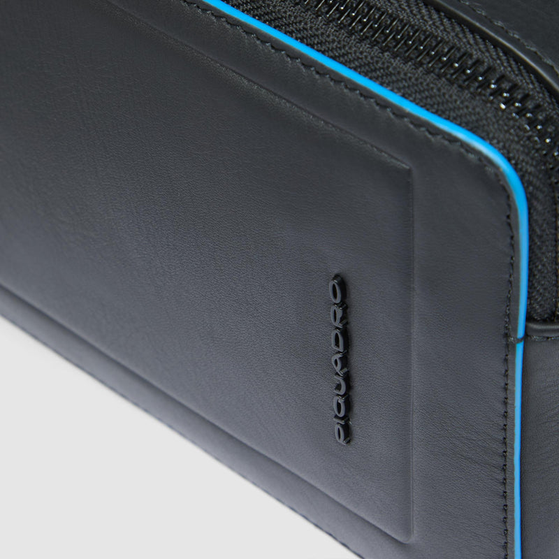 Pochette Piquadro Uomo Due Scomparti Polsiera Pelle Nera Bordo Blu