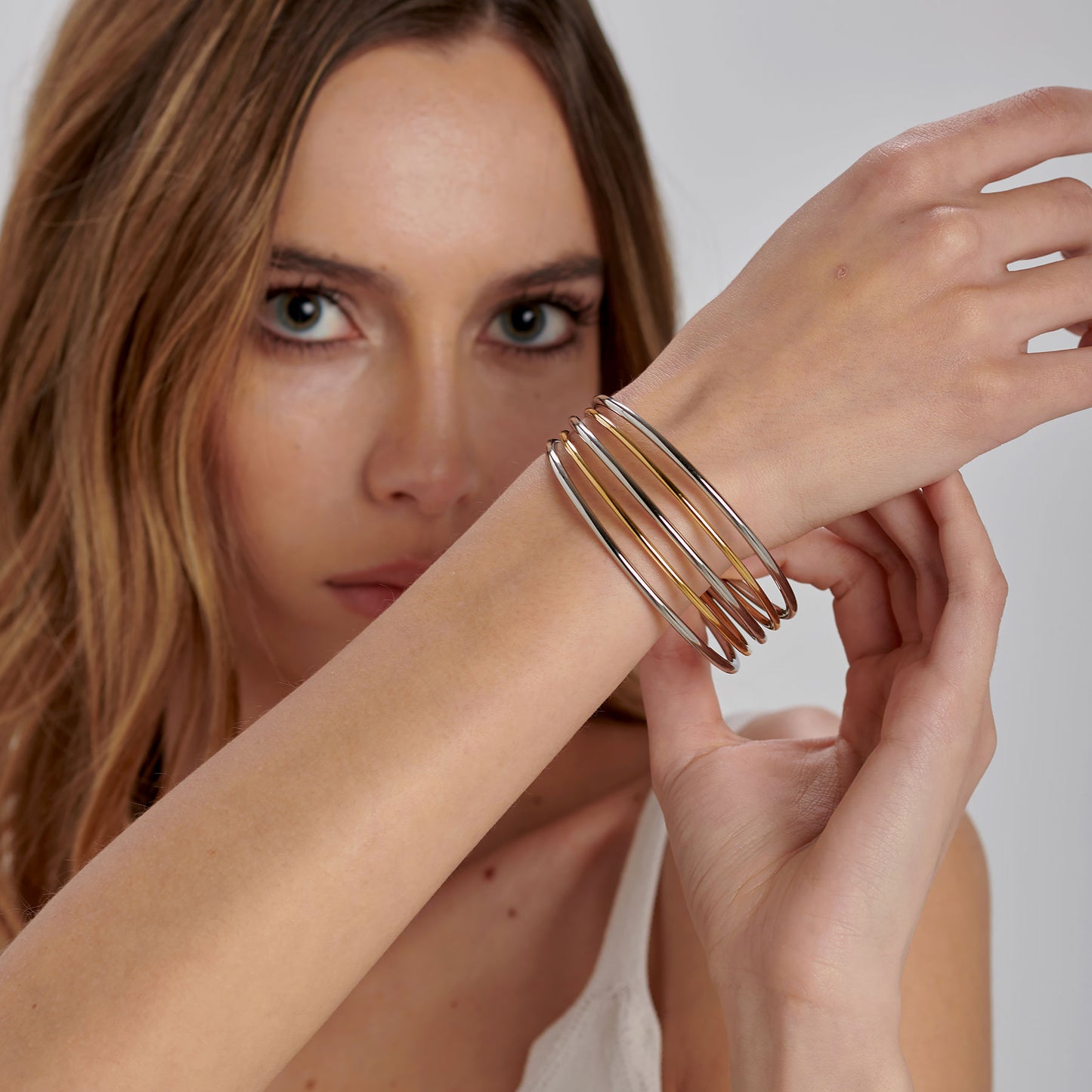 Bracciale Rigido Brosway Aura Aperto Sotto Righe Alternate Acciaio Pvd Oro