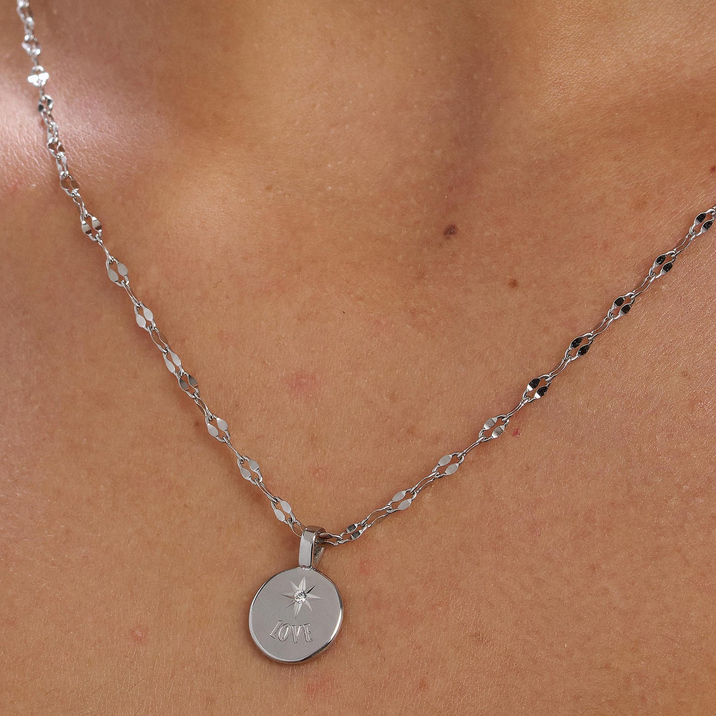 Collana Lunga Brosway Essential Acciaio Catena Fantasia Pendente Piastrina "Love" e Cristallo