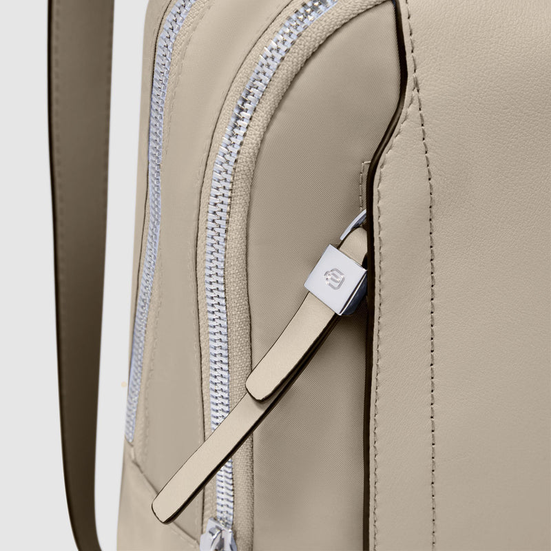 Zaini Piquadro Zaino Donna Porta Pc Ipad Doppio Scomparto Tasca Frontale Tessuto Inserti Pelle Beige