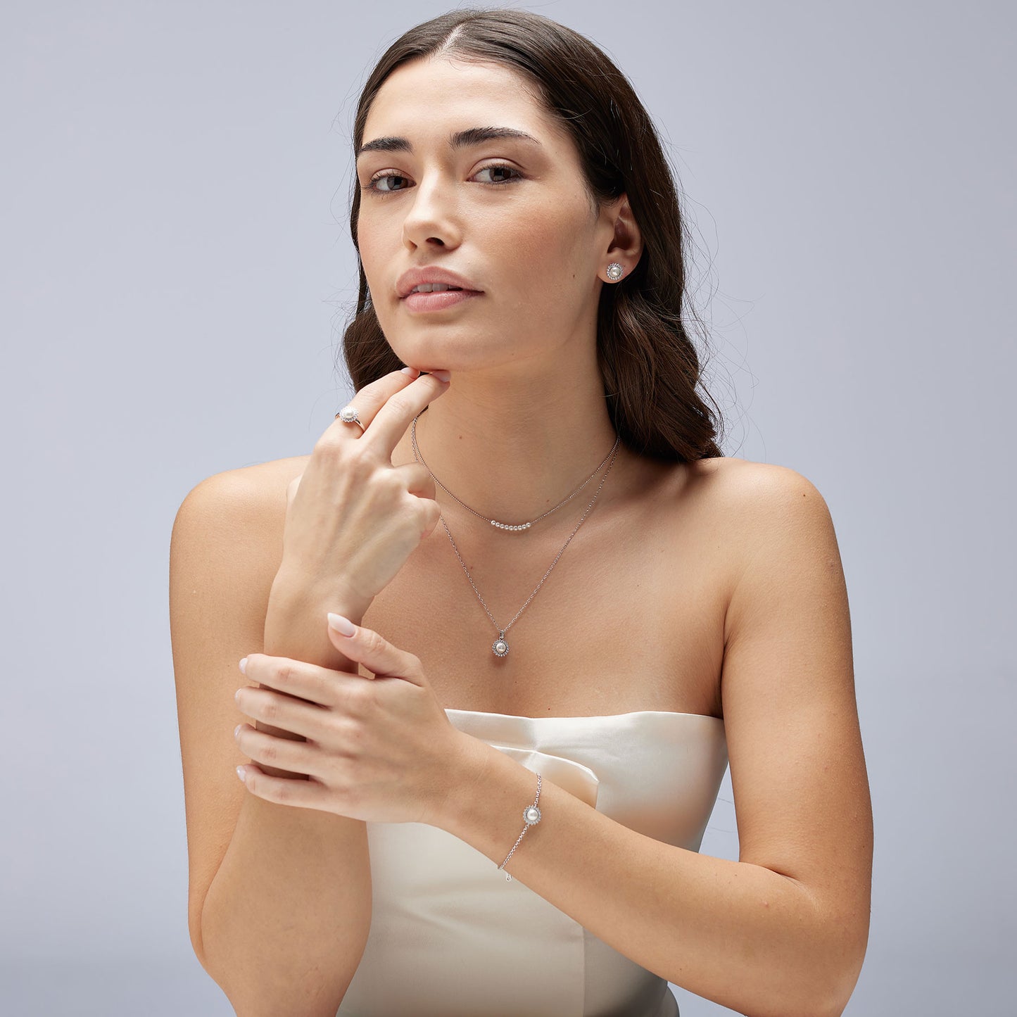 Orecchini a Lobo Brosway Fancy Argento Perla Di Conchiglia Contornata da Cubik Zirconia