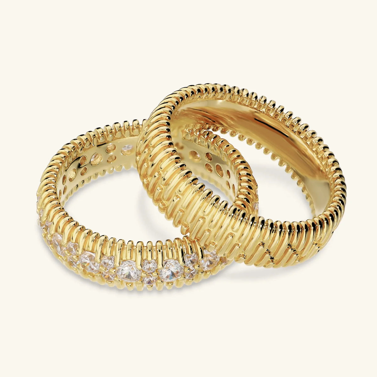 Set 2 Anelli Etrusca Gioielli Lega Golden Placcata Oro Finitura Rigata, Uno Con Cubic Zirconia - Misura 14