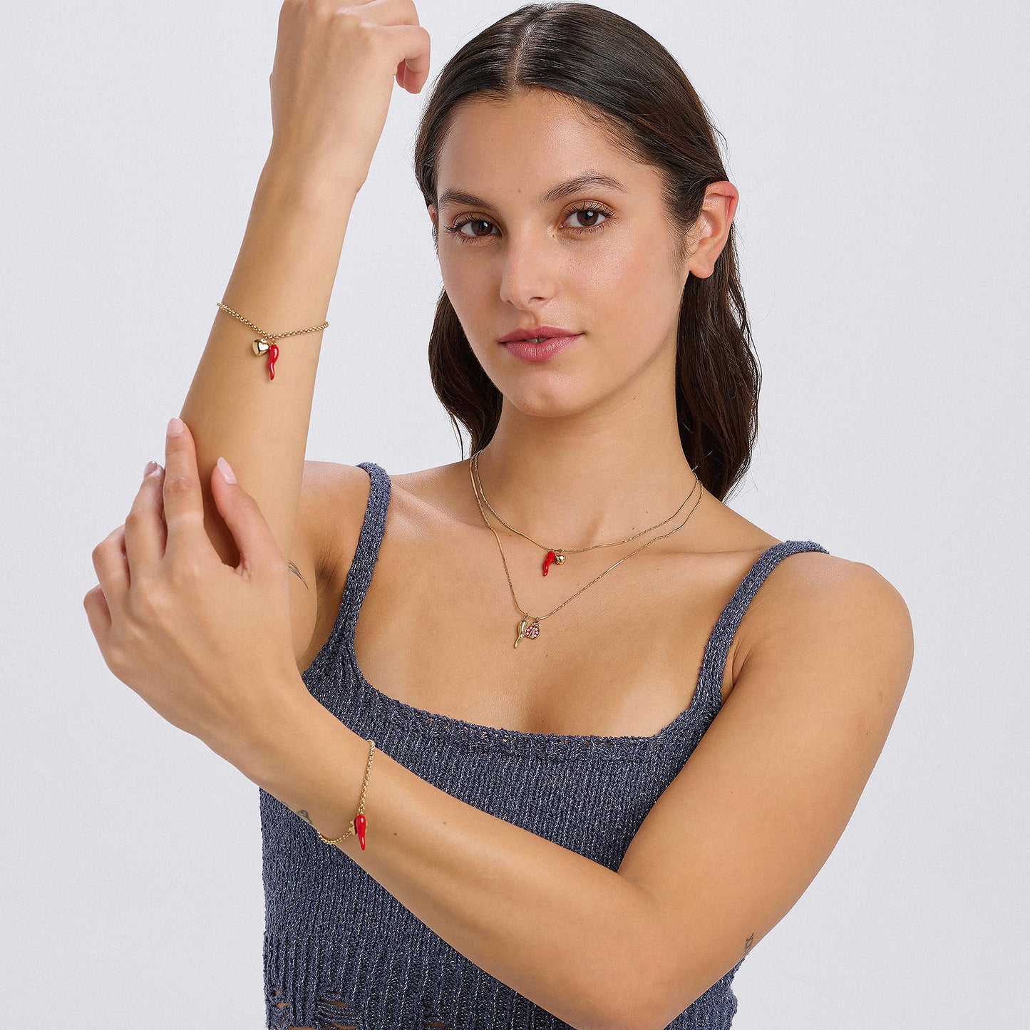 Collana Sagapò Feelings Collana Pvd Oro Con Pendente A Forma Di Cornetto E Coccinella Con Smalto Rosso E Cristalli