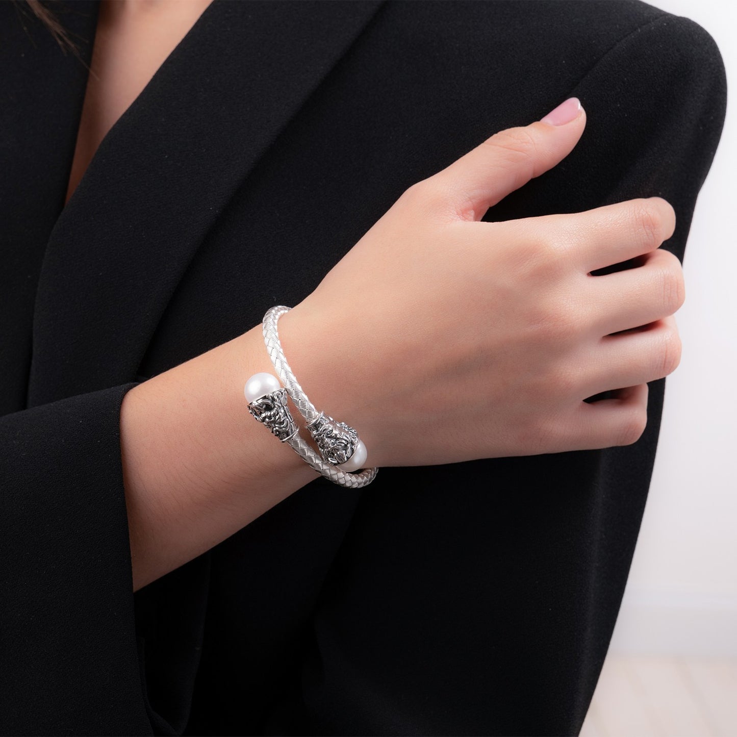 Bracciale Rigido Contrarié Gerardo Sacco in Argento Perle Maschere Apotropaiche