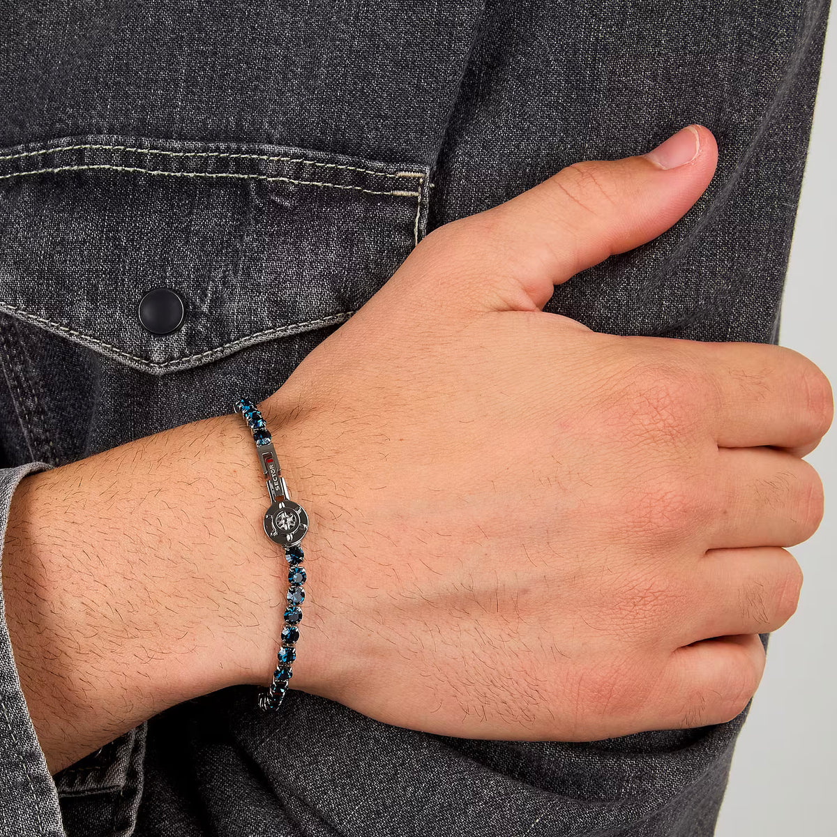 Bracciale Uomo Sector Tennis Acciaio Cristalli Blu Ed Elemento Laterale Timone in Rilievo