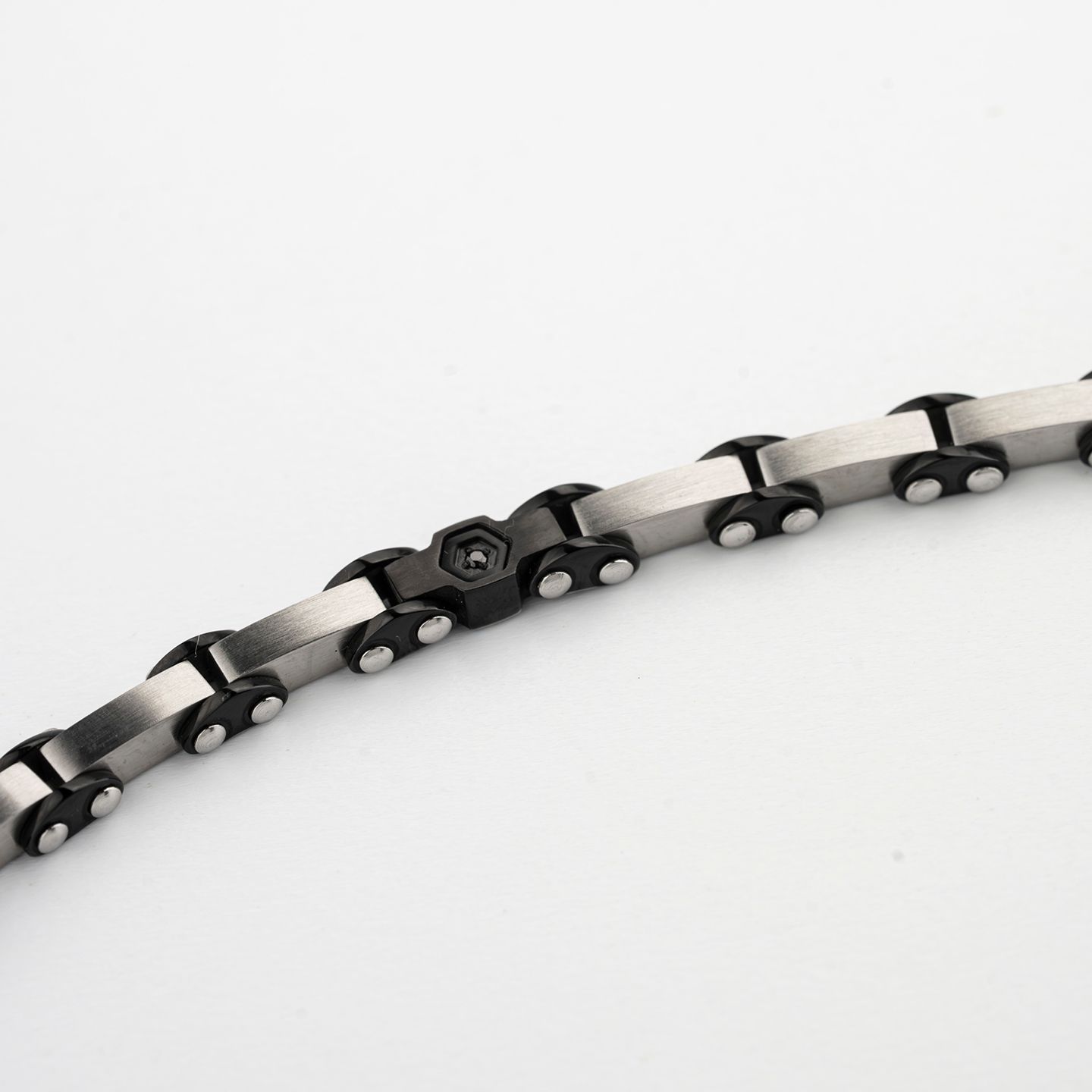 Bracciale Boccadamo Man Acciaio Satinato Elementi Pvd Nero e Cristalli Neri