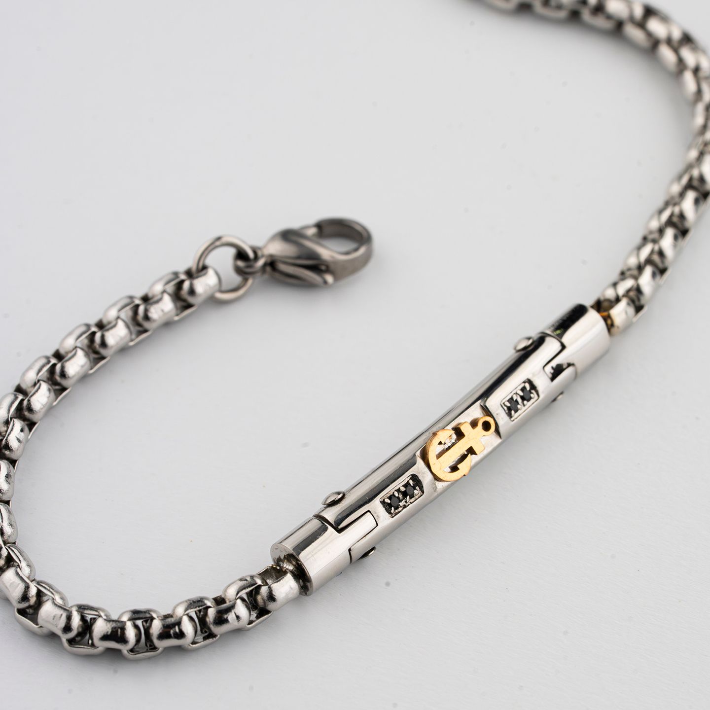 Bracciale Boccadamo Man Acciaio Maglia Rolò Piastrina Centrale Cristalli ed Ancora Pvd Oro
