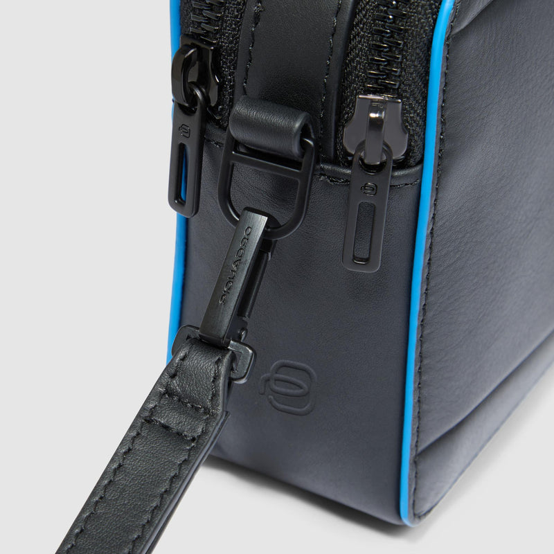 Pochette Piquadro Uomo Due Scomparti Polsiera Pelle Nera Bordo Blu