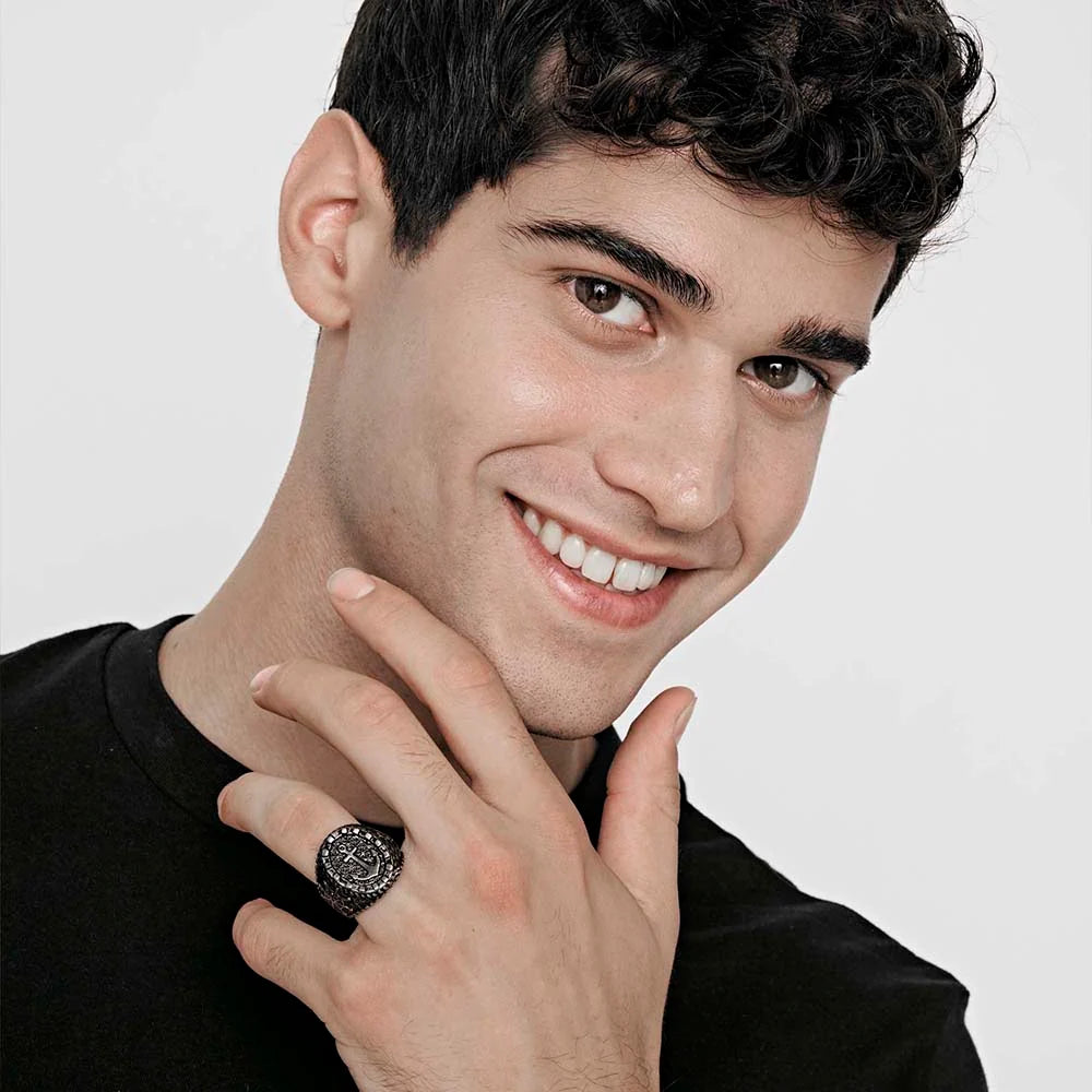 Anello Uomo Luca Barra Scudo Acciaio Brunito Con Ancora - Misura 23