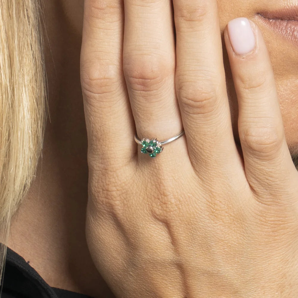 Anello Regolabile Luca Barra Acciaio Fiore Petali Zirconi Verdi