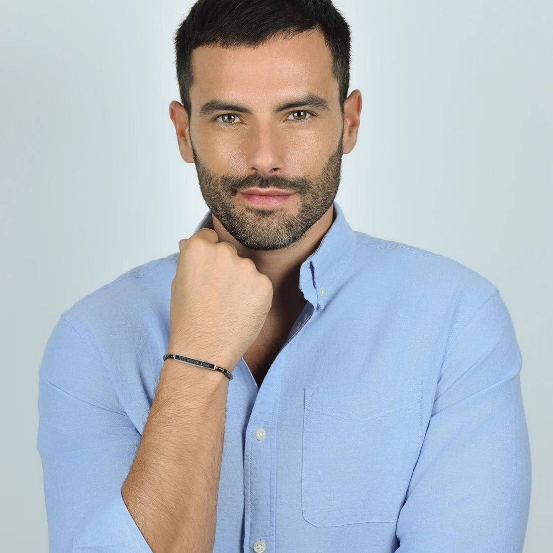 Bracciale Uomo Luca Barra Acciaio Pietre Cilindriche Nere Piastrina Centrale Frase "Tutto Inizia Con Un Sogno"