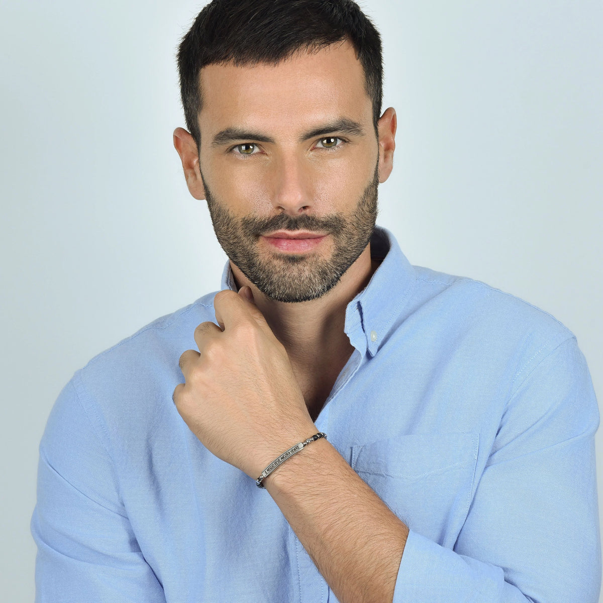 Bracciale Uomo Luca Barra Acciaio Pietre Sferiche Nere Piastrina Centrale Frase "Il Meglio Deve Ancora Venire"
