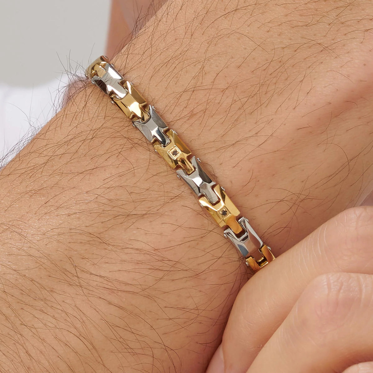 Bracciale Brosway Backliner Uomo In Acciaio E Pvd Oro Con 3 Diamanti Neri