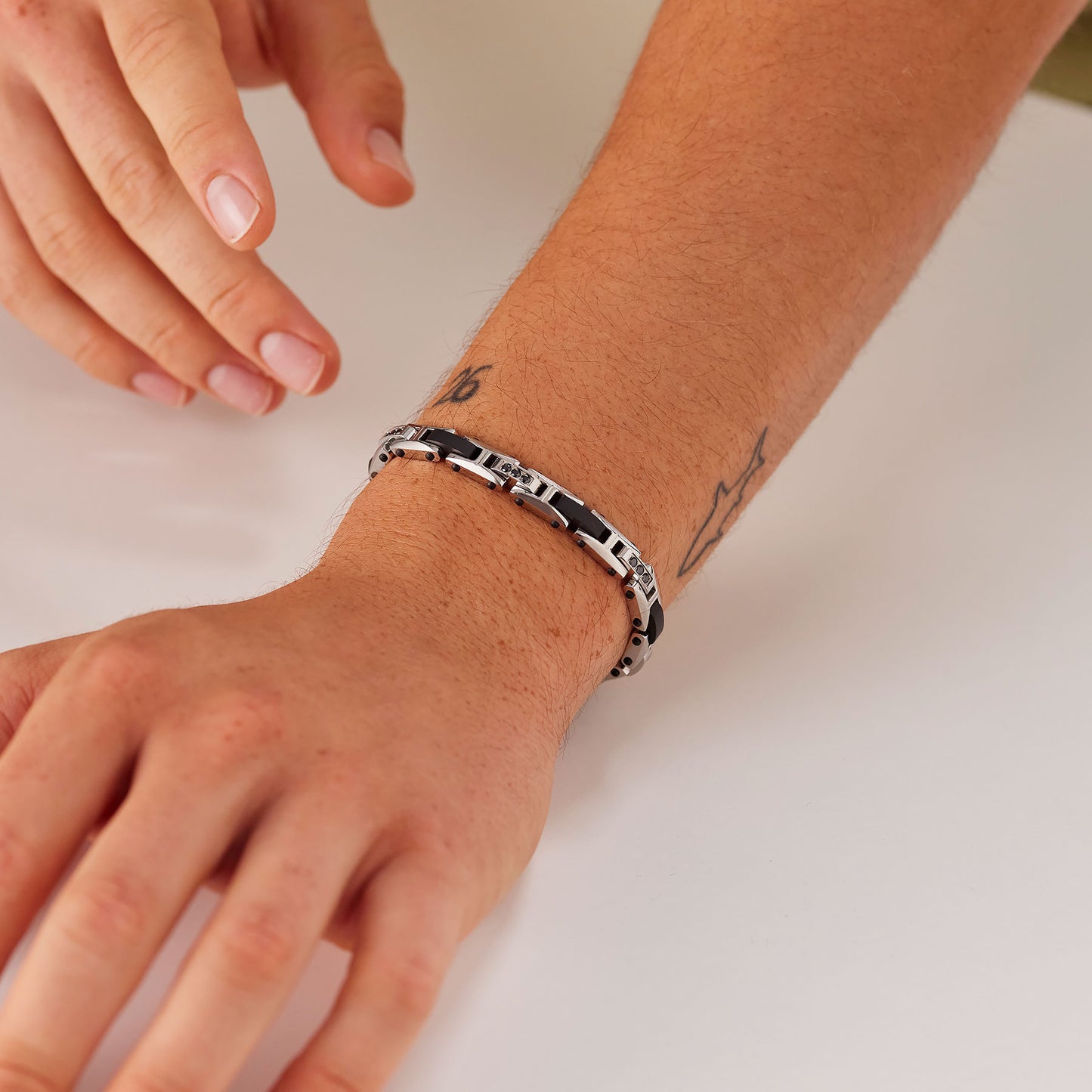 Bracciale Uomo Brosway Backliner Acciaio Elementi Pvd Rutenio e Cristalli Neri