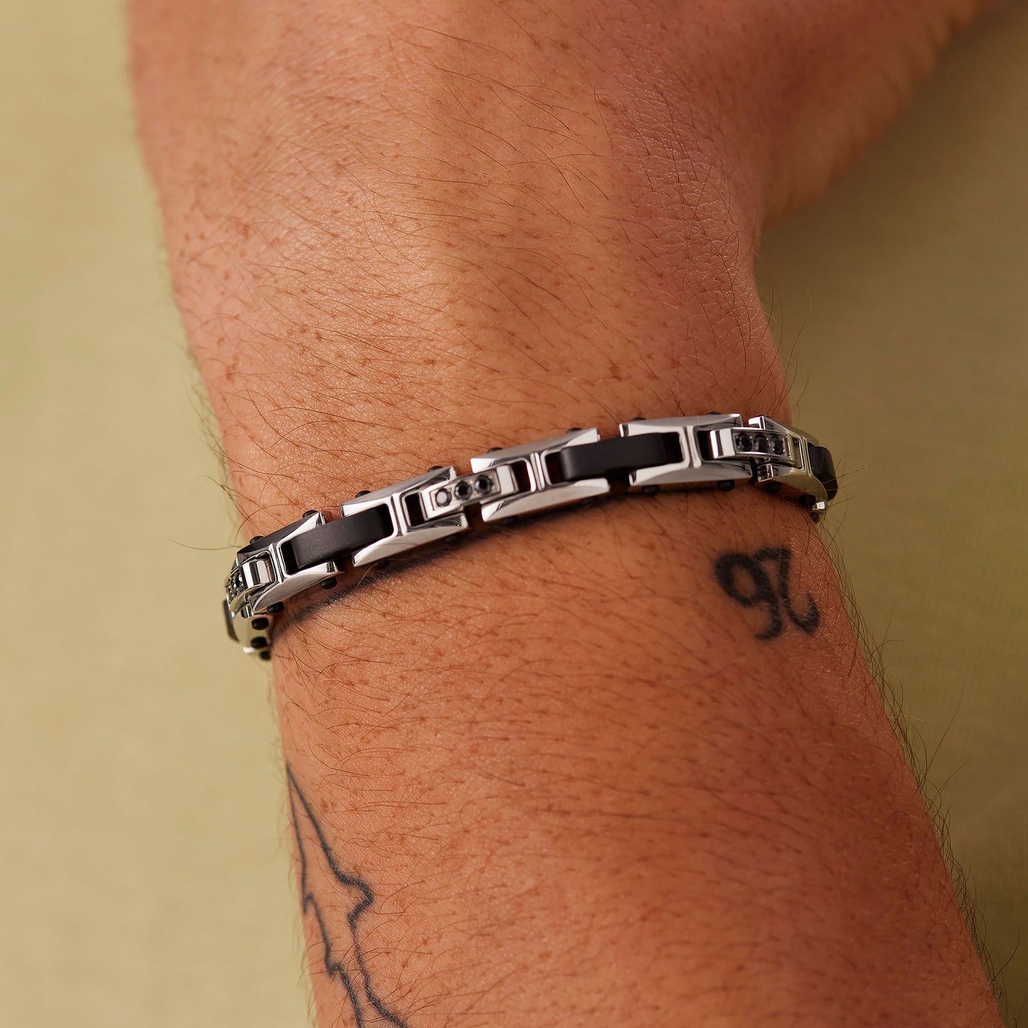 Bracciale Uomo Brosway Backliner Acciaio Elementi Pvd Rutenio e Cristalli Neri