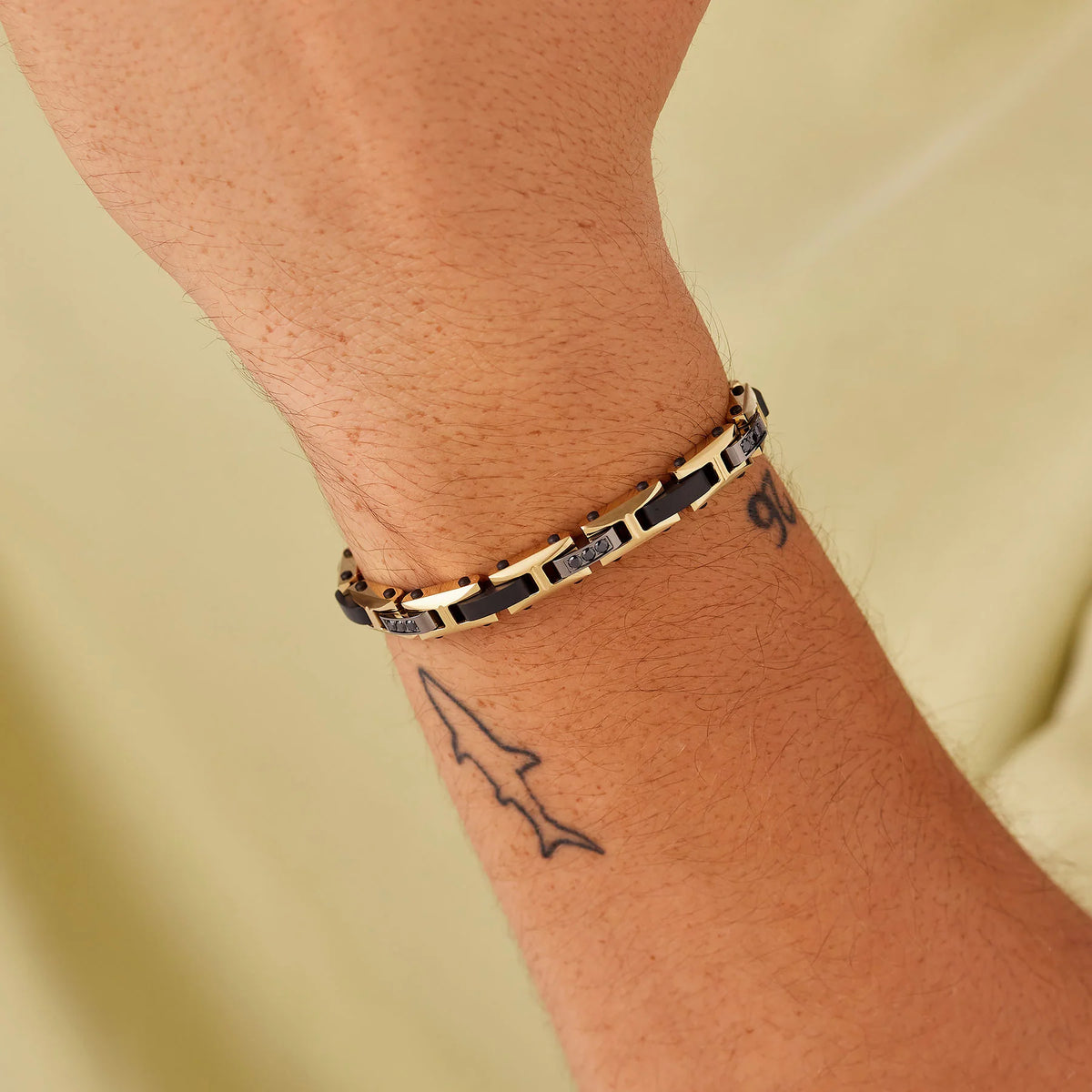 Bracciale Brosway Backliner Uomo Pvd Oro Con Elementi Rutenio E Cristalli Neri