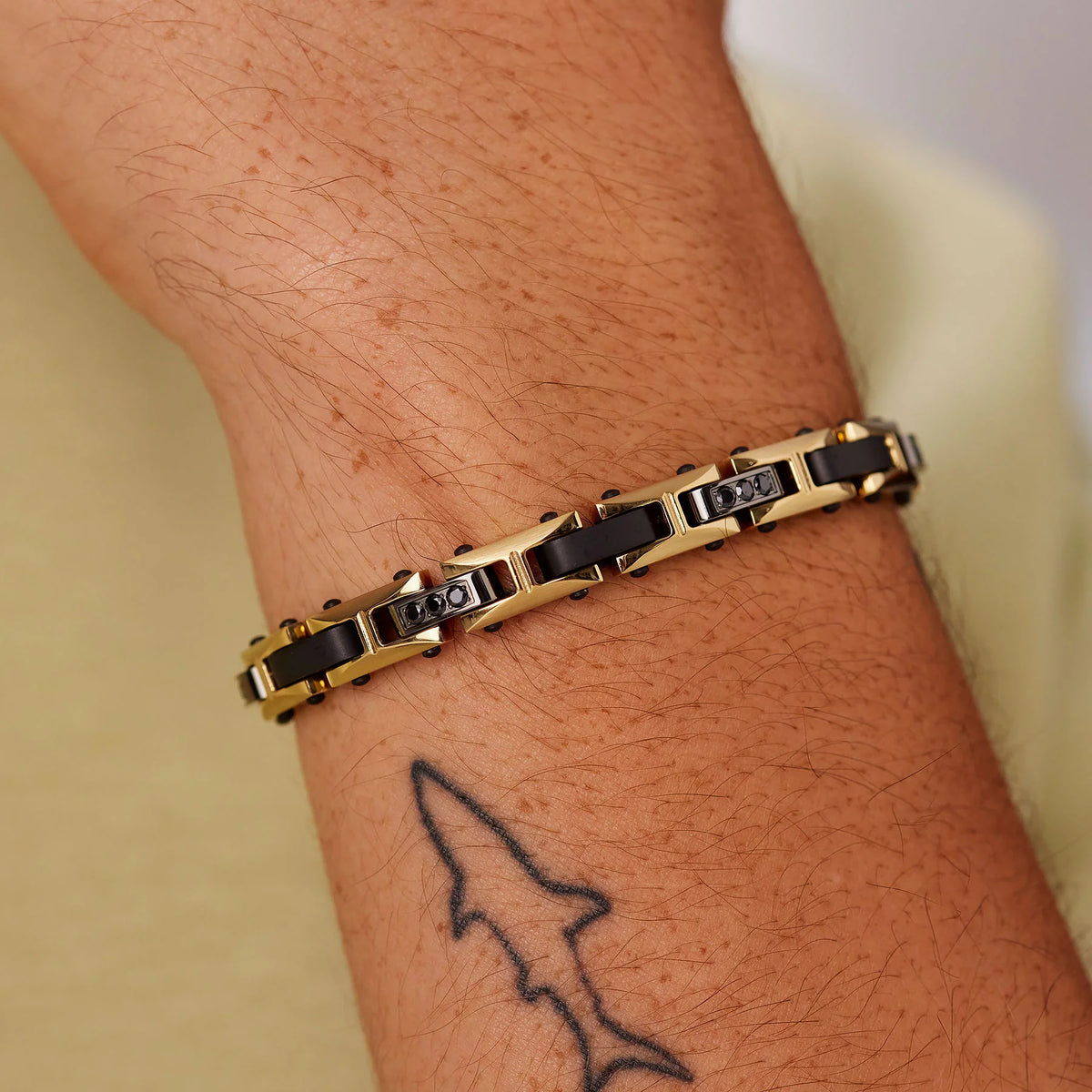 Bracciale Brosway Backliner Uomo Pvd Oro Con Elementi Rutenio E Cristalli Neri