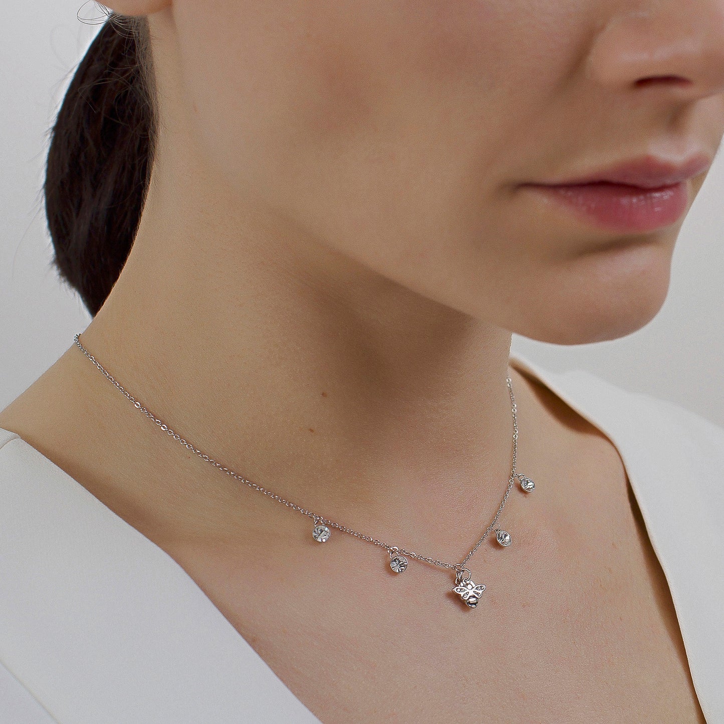 Collana Brosway Chakra Animali In Acciaio Con 4 Pendenti Punti Luce Cristalli E Ape Cristalli Smalto Nero