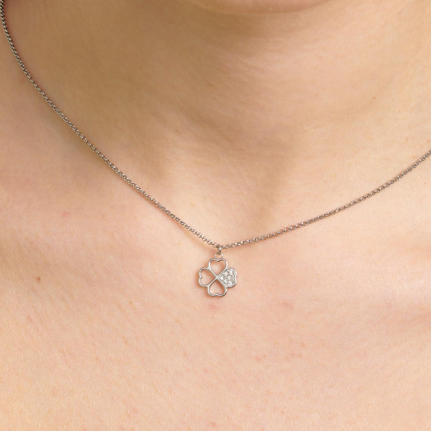 Collana Brosway Chakra Portafortuna In Acciaio Con Pendente Quadrifoglio Cristalli