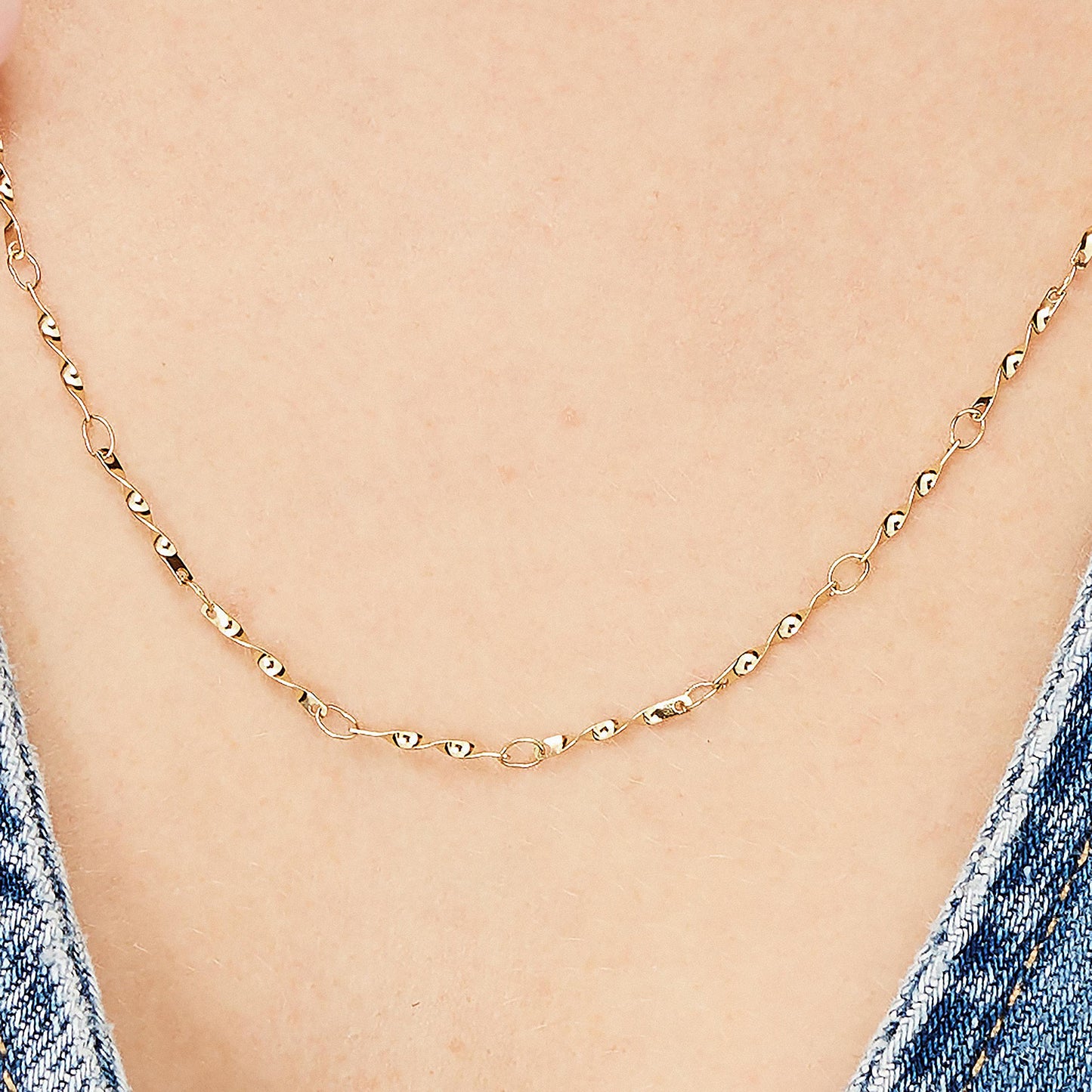 Collana Brosway Essential Lunga Semirigida Pvd Oro Con Elementi Spiralati Cm.56