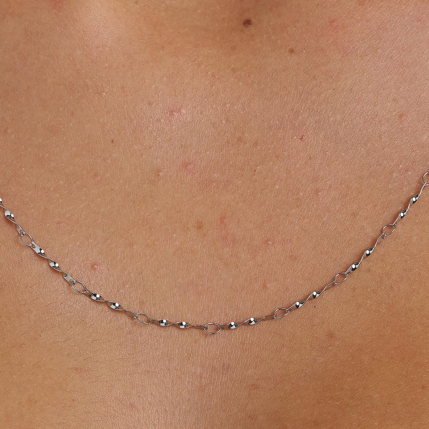 Collana Brosway Essential Lunga Semirigida In Acciaio Con Elementi Spiralati Cm.66