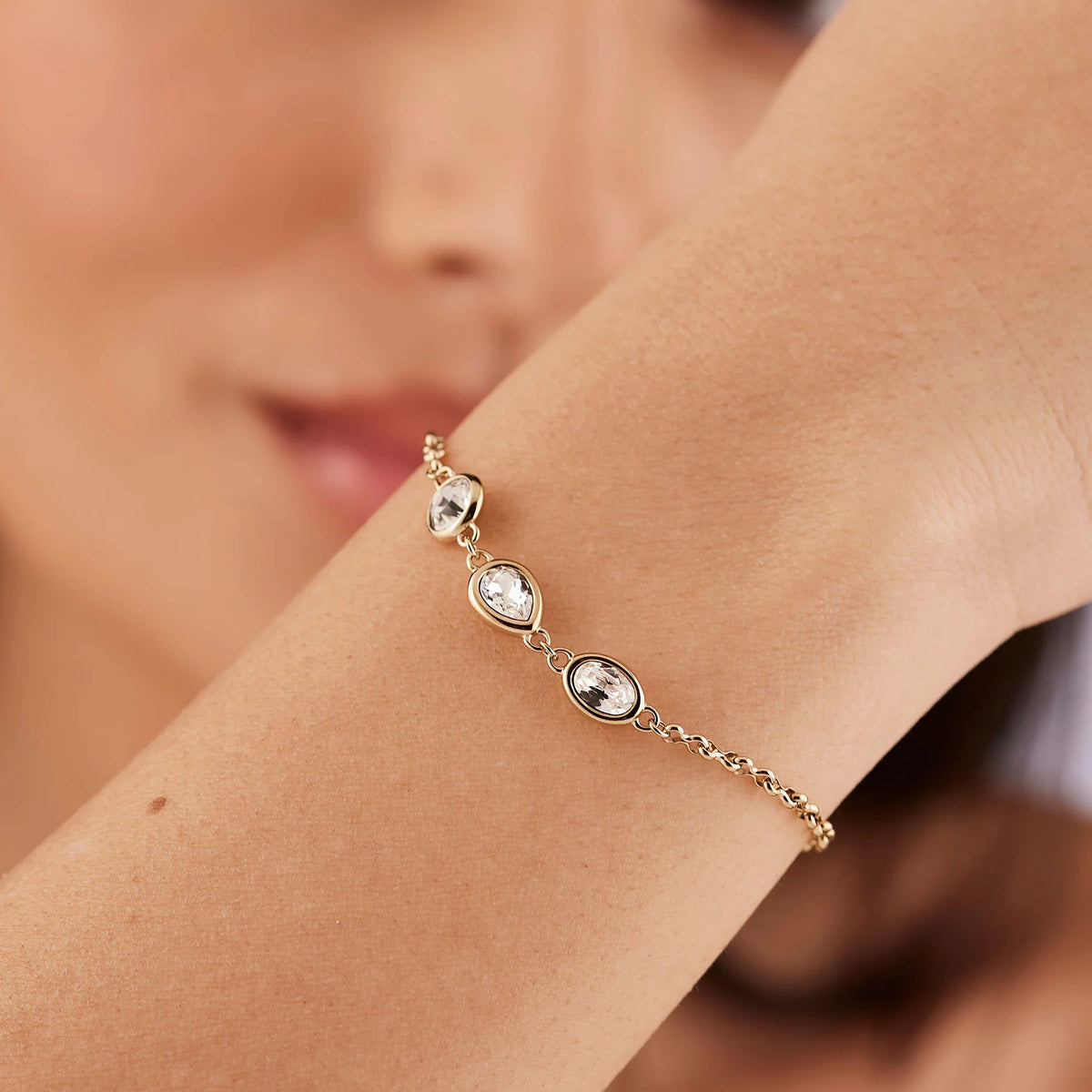 Bracciale Brosway Symphonia Pvd Oro Con 3 Cristalli Ovale/Goccia/Tondo