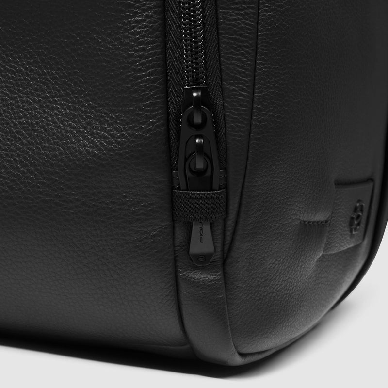 Zaino Piquadro Uomo Porta Pc Ipad Doppio Scomparto Tasche Frontali Laterali Pelle Nera