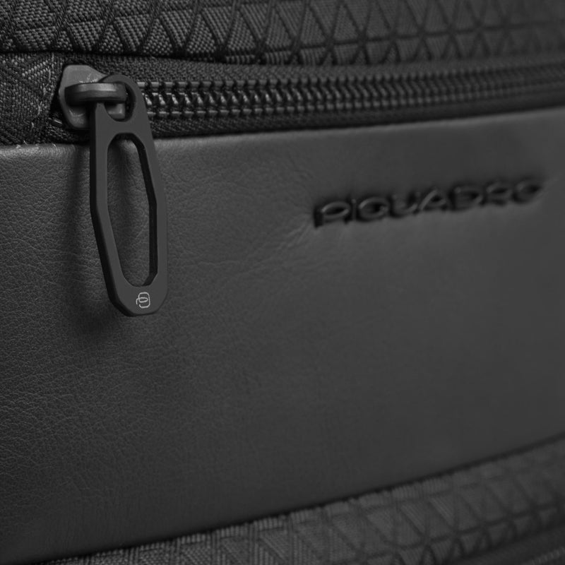 Zaini Piquadro Zaino Uomo Porta Pc Ipad Doppio Scomparto Due Tasche Frontali Tessuto Stampato Inserti Pelle Nera