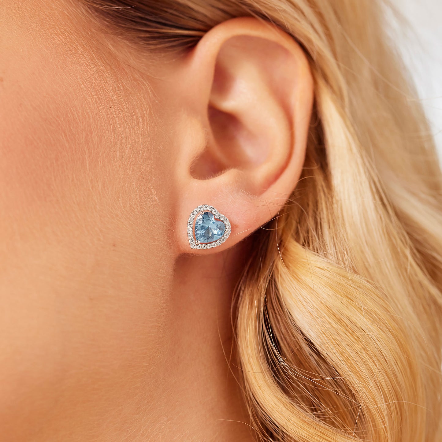 Orecchini a Lobo Brosway Fancy Cloud Light Blue Argento Cuore Cubic Zirconia Azzurro Contornato