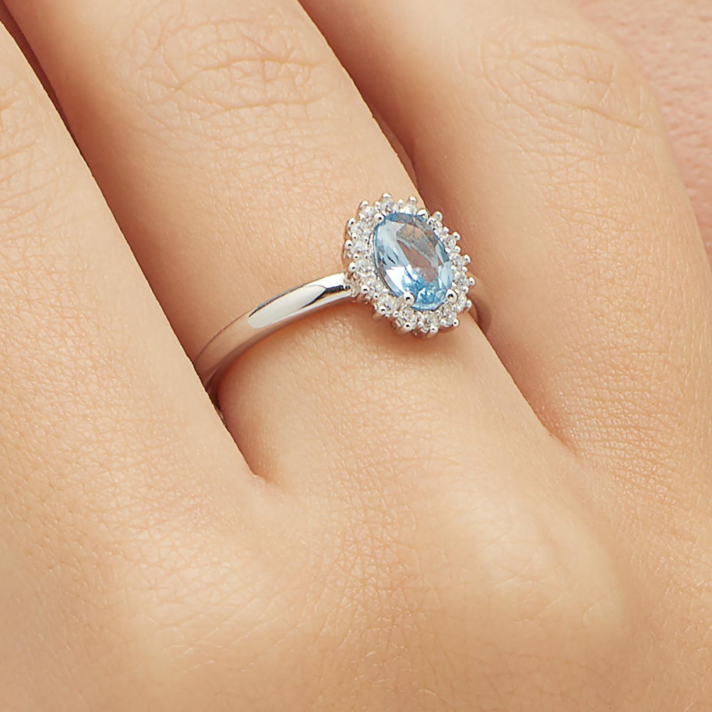 Anello Brosway Argento Rosetta Cubic Zirconia Ovale Azzurro Contornato - Misura 16