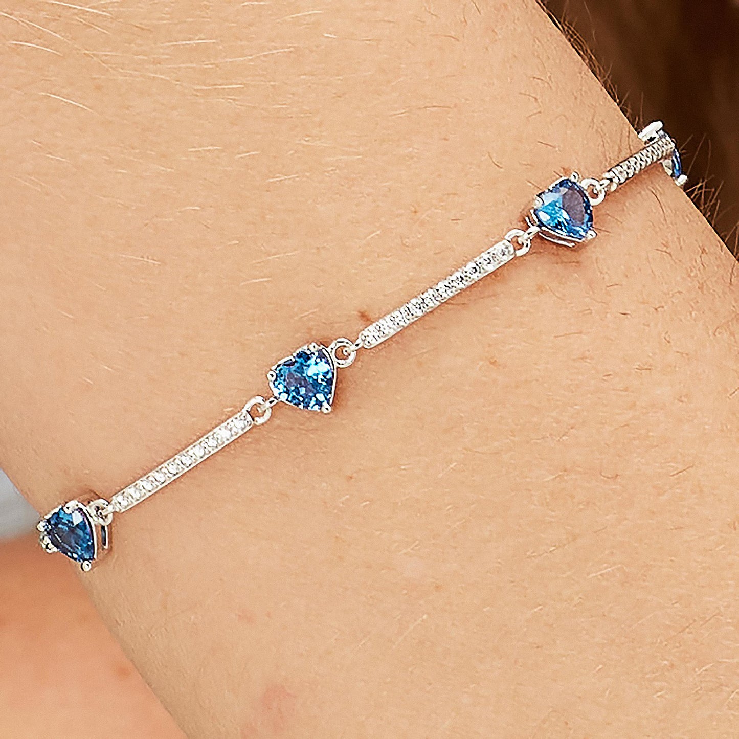 Bracciale Semirigido Brosway Fancy Argento Cubic Zirconia Alternati a Cuori Blu