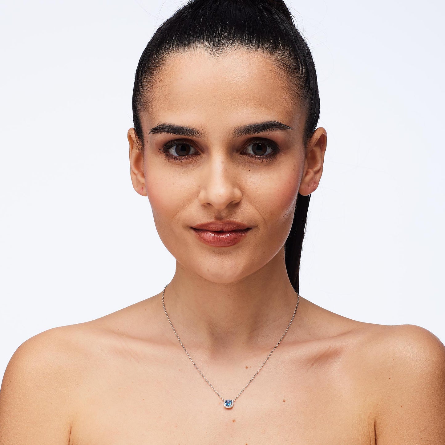 Collana Brosway Fancy Freedom Blue In Argento Con Centrale Cubic Zirconia Blu Quadrato Contornato Cm.44