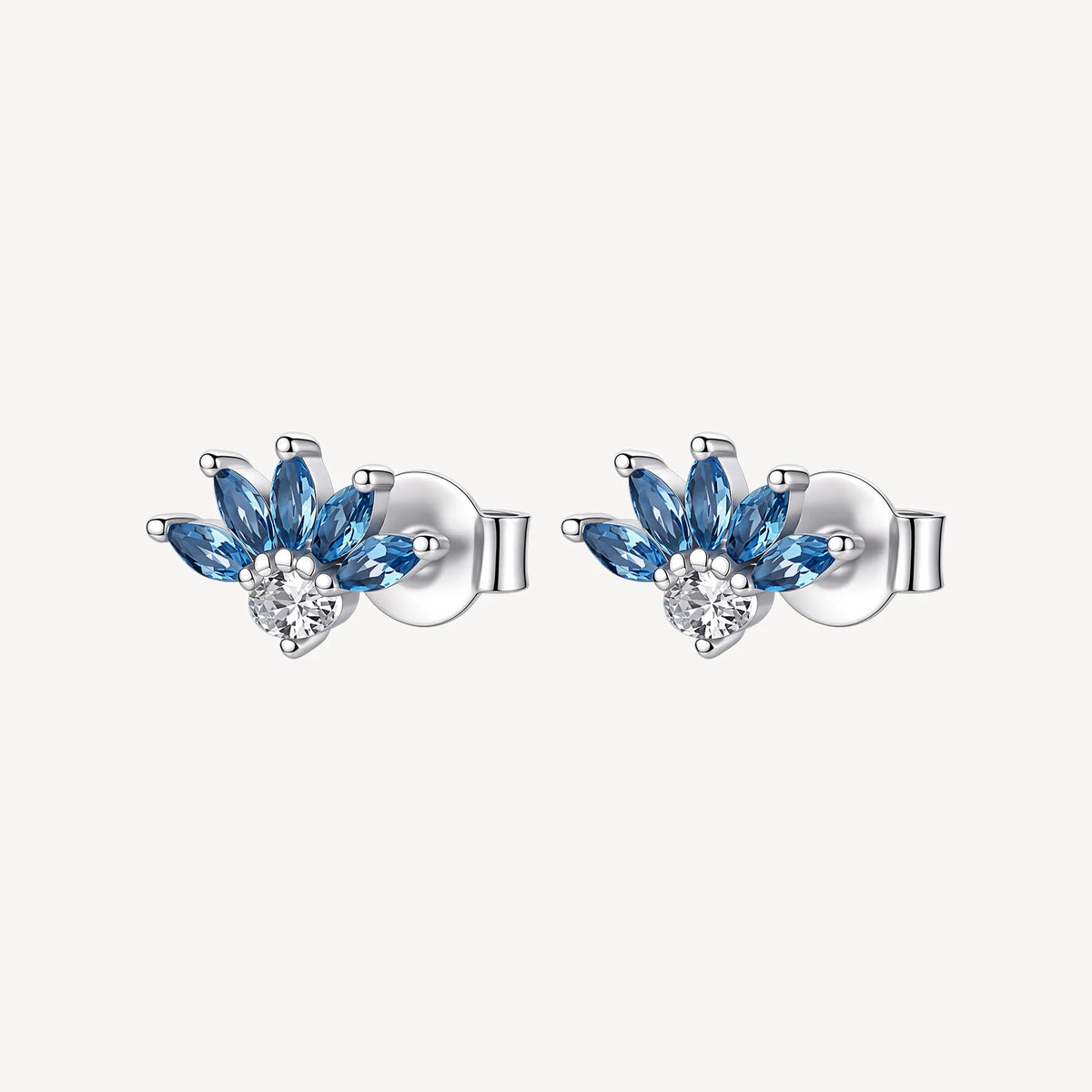 Orecchini Lobo Brosway Fancy Freedom Blue Argento Fiore Di Loto Con Cubic Zirconia Blu E Centrale Bianco