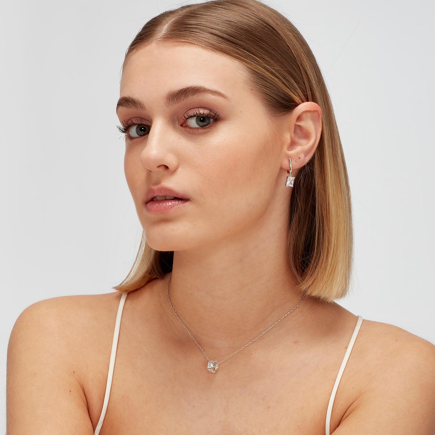 Ciondoli Brosway Infinite White Ciondolo Ad Anello In Argento Con Zirconi