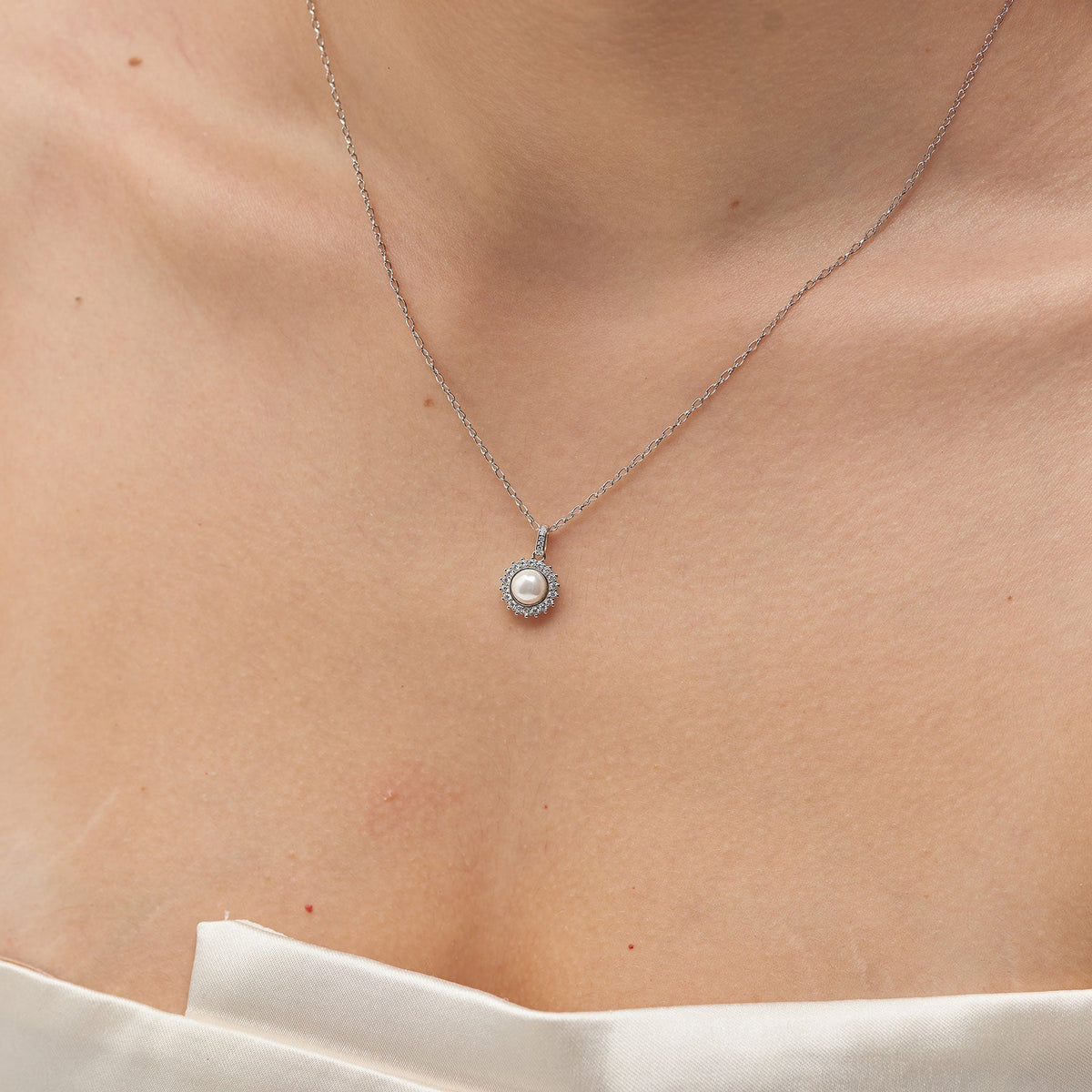 Charm Brosway Fancy Infinite White Argento Perla Mabè Contornata Da Zirconi