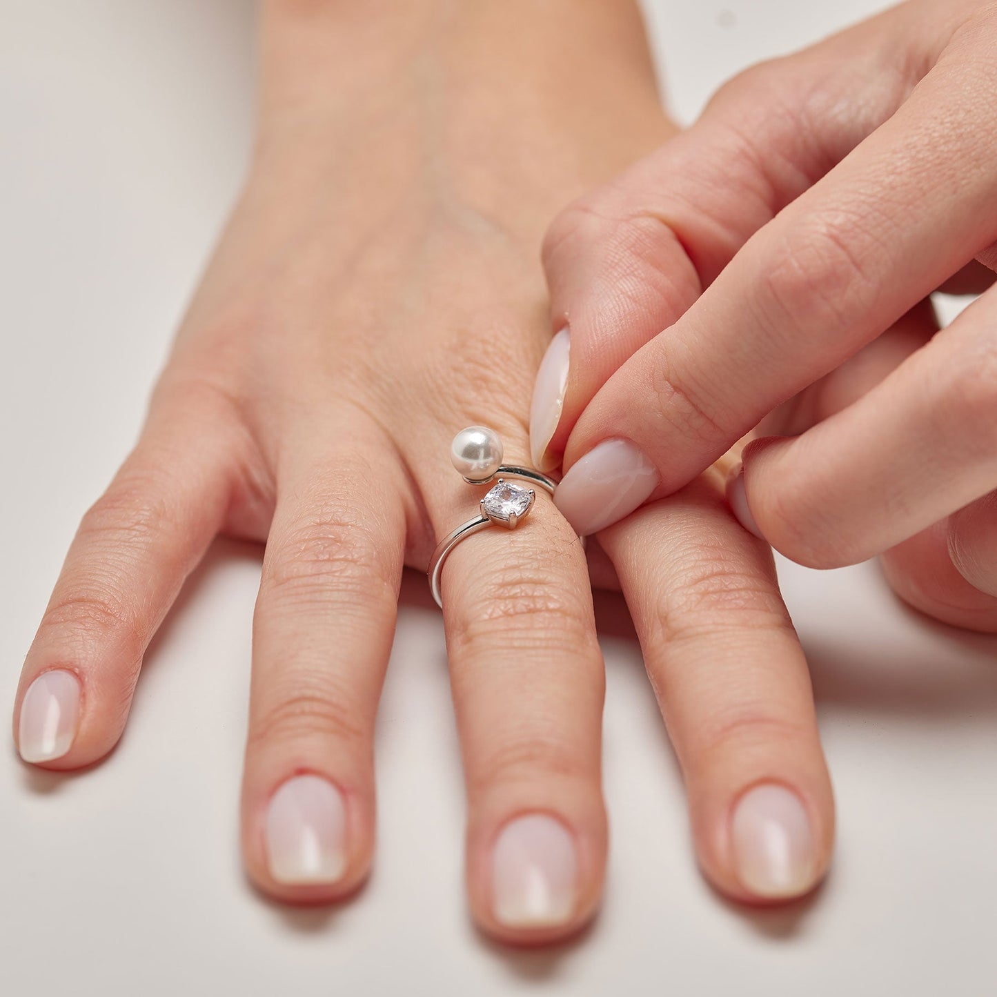 Anello Brosway Fancy Argento Contrariè Cubic Zirconia e Perla - Misura 14