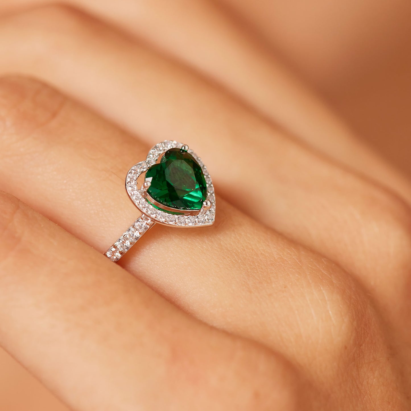 Anello Brosway Fancy Argento Con Cuore Cubic Zirconia Verde Contornato - Misura 14