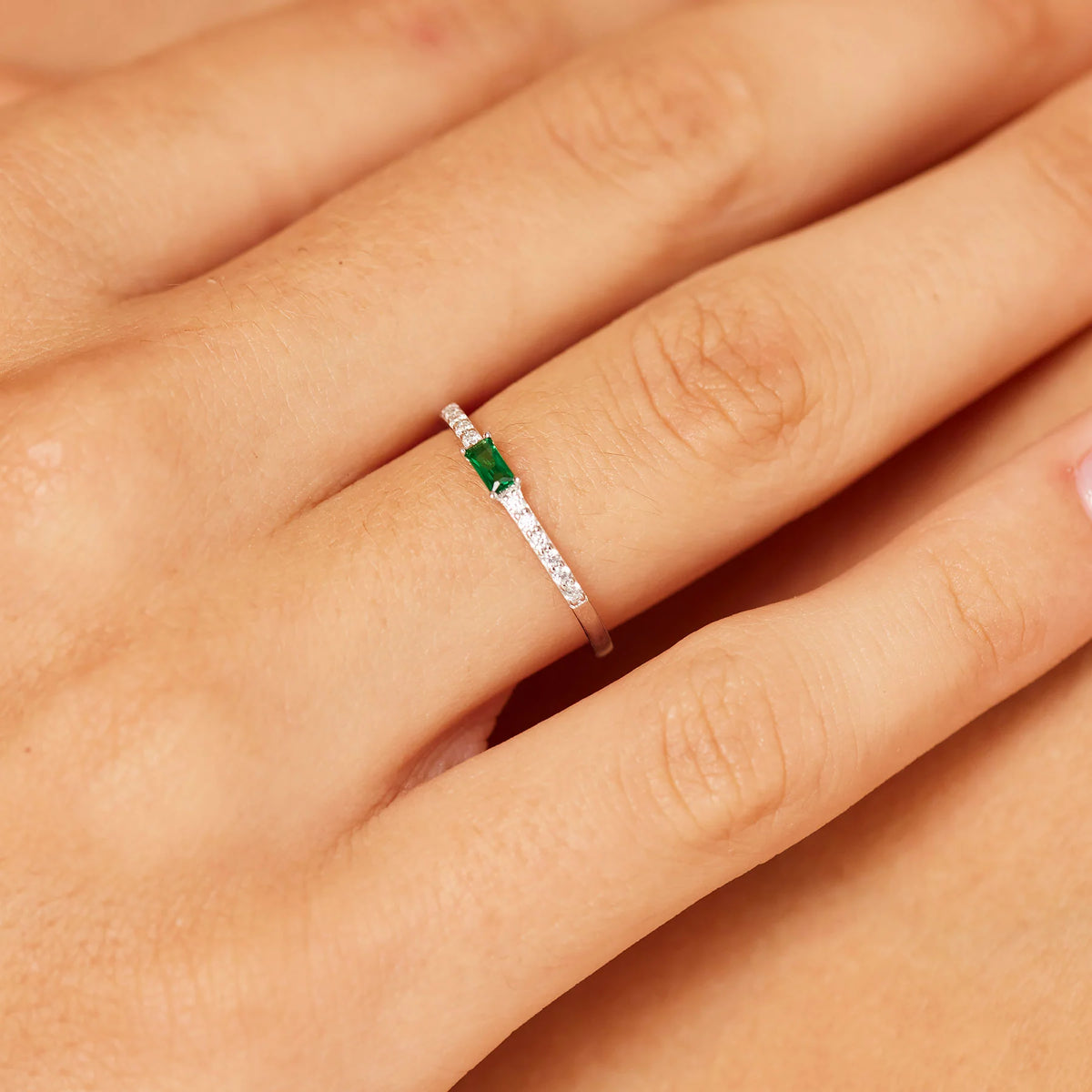 Anello Brosway Fancy Life Green Argento Con Cubic Zirconia Baguette Verde Contornata - Misura 14