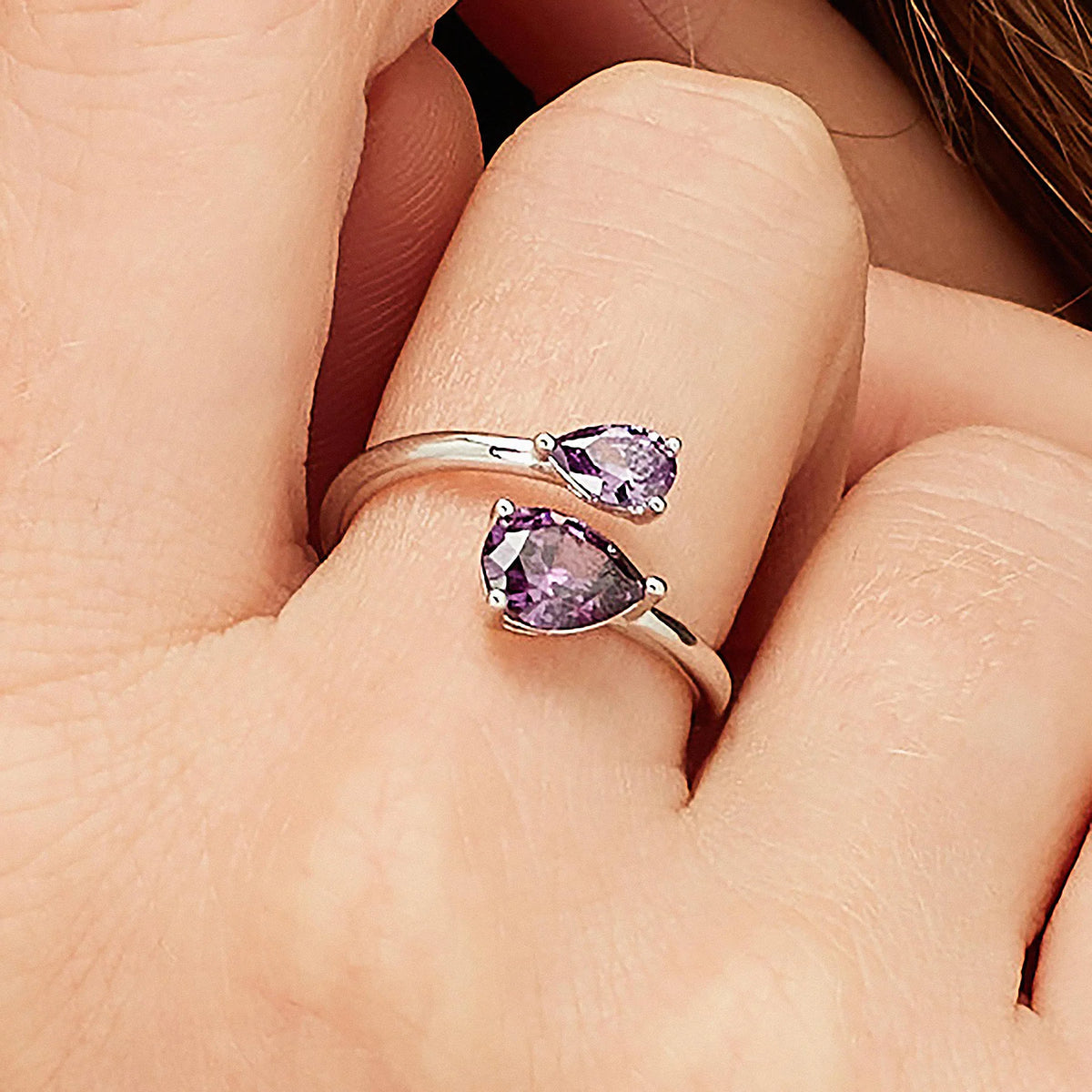 Anello Brosway Fancy Aperto Argento Con 2 Cubic Zirconia A Goccia Viola Grande/Piccolo - Misura 12