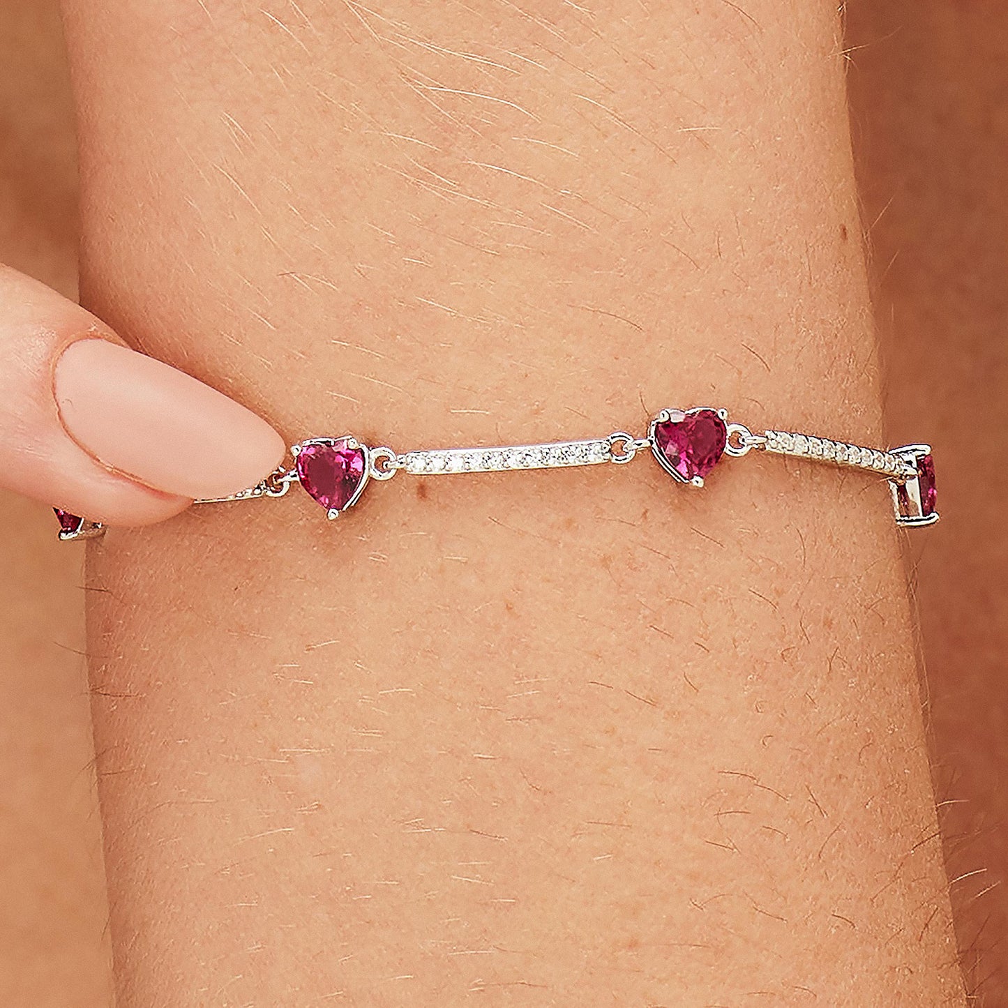 Bracciale Semirigido Brosway Fancy Argento Cubic Zirconia Alternati a Cuori Ruby