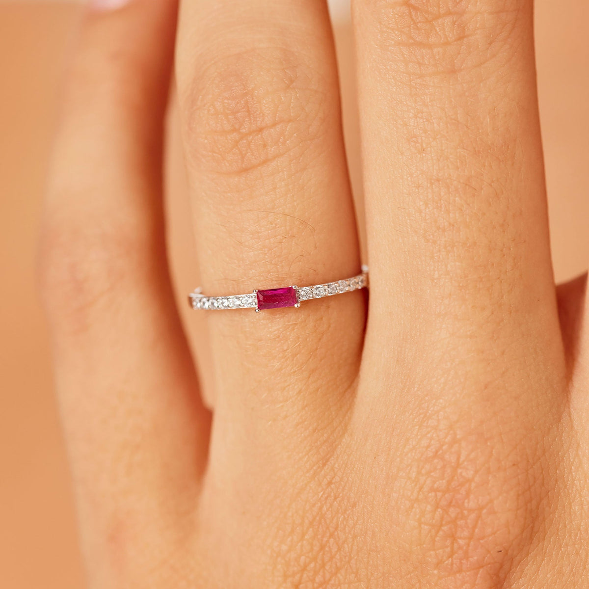 Anello Brosway Fancy Passion Ruby Argento Cubic Zirconia Baguette Rossa Contornata - Misura 14