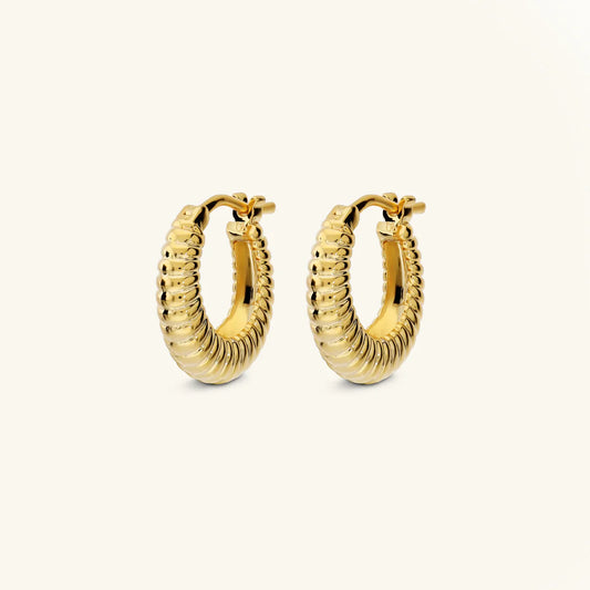 Orecchini a Cerchio Etrusca Finitura Rigata Lega Golden Placcata Oro 18 kt