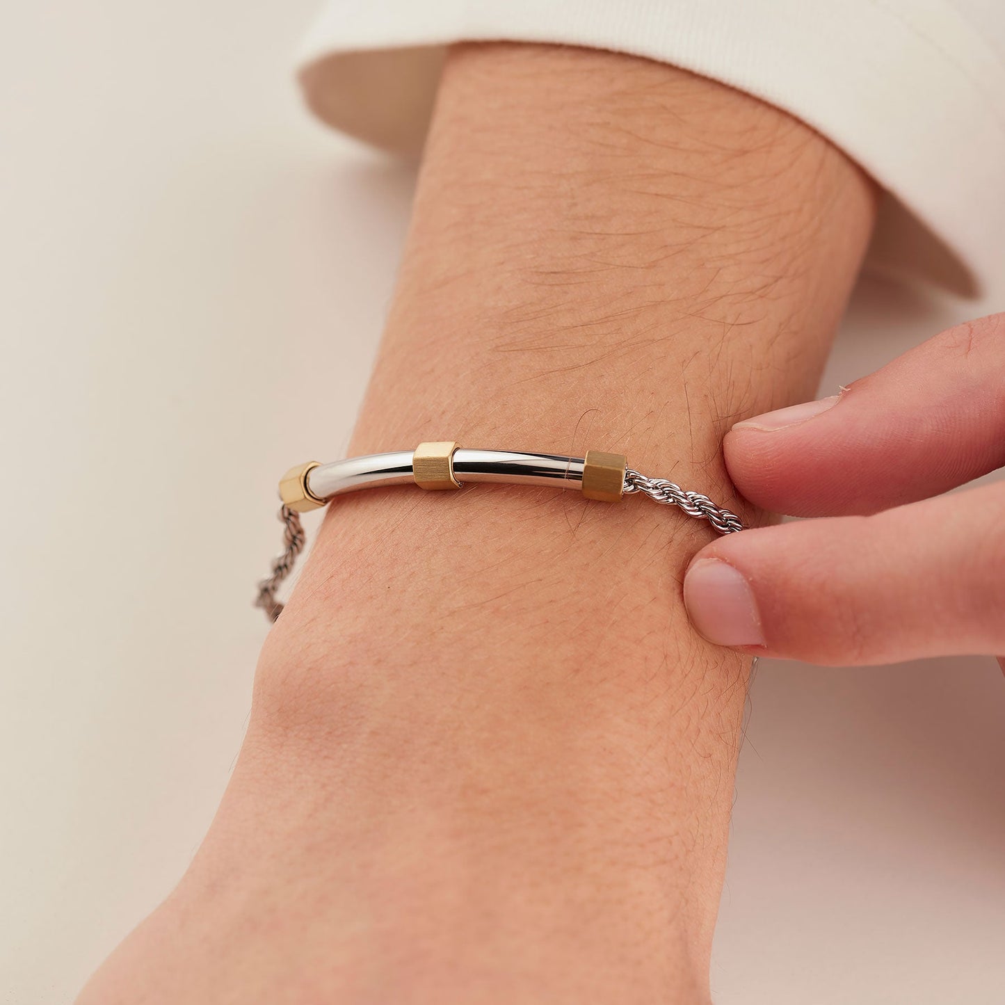 Bracciale Uomo Sagapò Bound Acciaio Maglia Fune Piastrina Tubolare Centrale ed Elementi Pvd Oro