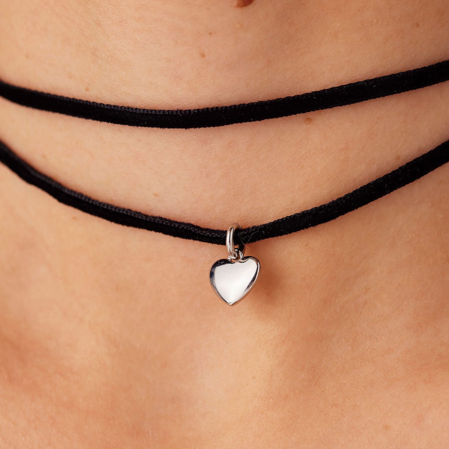 Collana Choker Sagapò Click Velluto Nero Pendente Cuore Acciaio