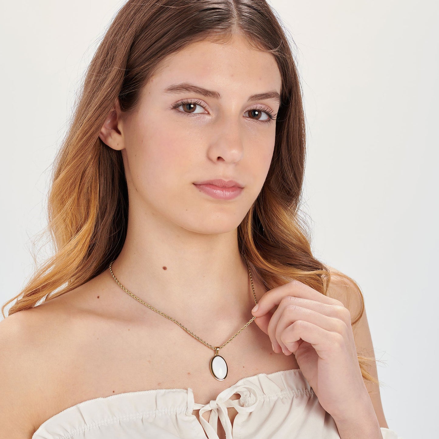 Collana Sagapò Madame Pvd Oro Maglia Fune Pendente Ovale Smalto Bianco Perla