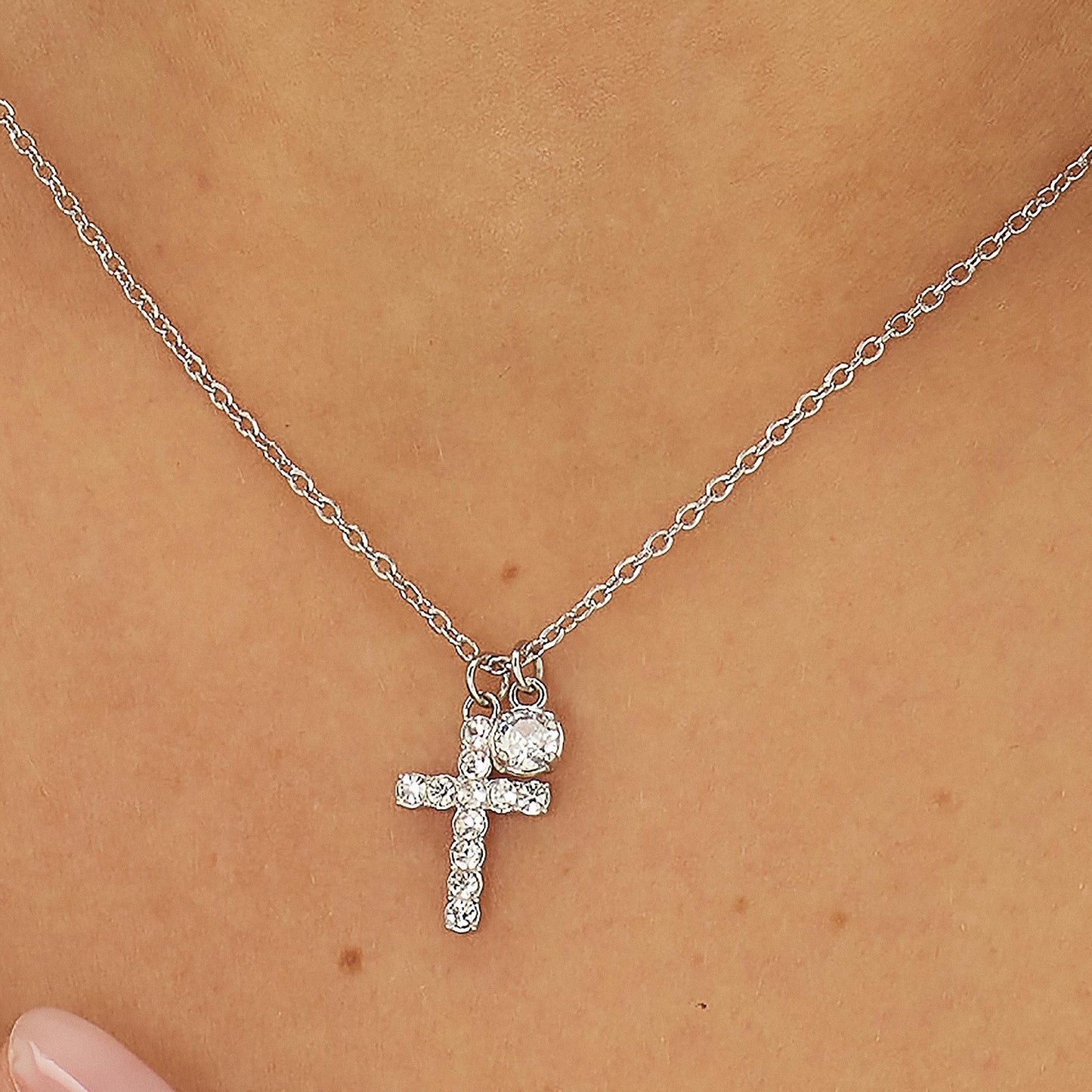 Collana Sagapò Dazzly Collana Girocollo In Acciaio Con Cubic Zirconia E Pendente A Forma Di Croce Con Cristalli