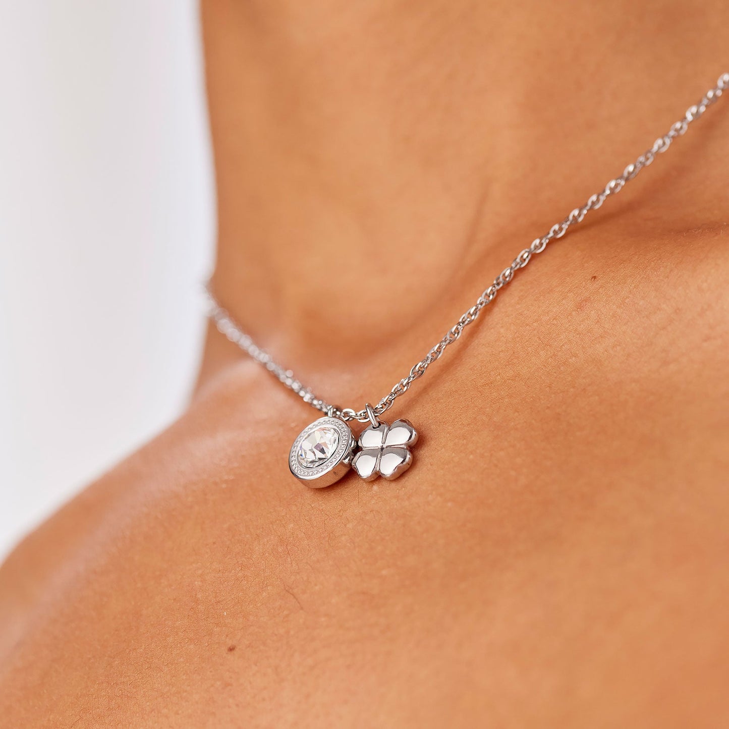 Collana Sagapò Lucky Light Acciaio Punto Luce Cristallo e Quadrifoglio