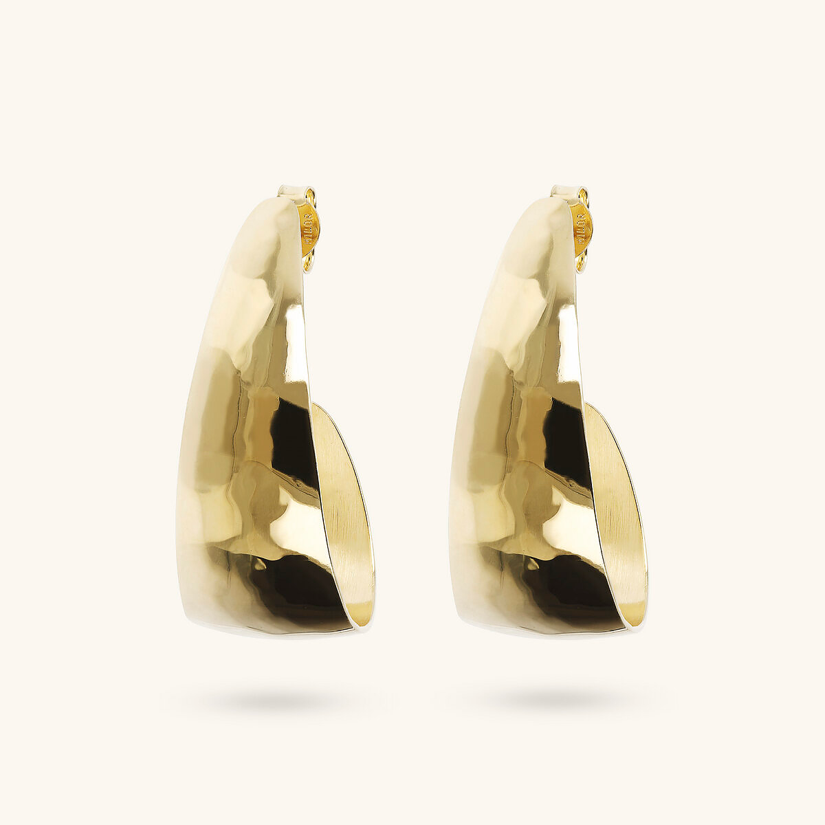 Orecchini Pendenti Etrusca a Ricciolo Martellati Lega Golden Placcata Oro 18 kt