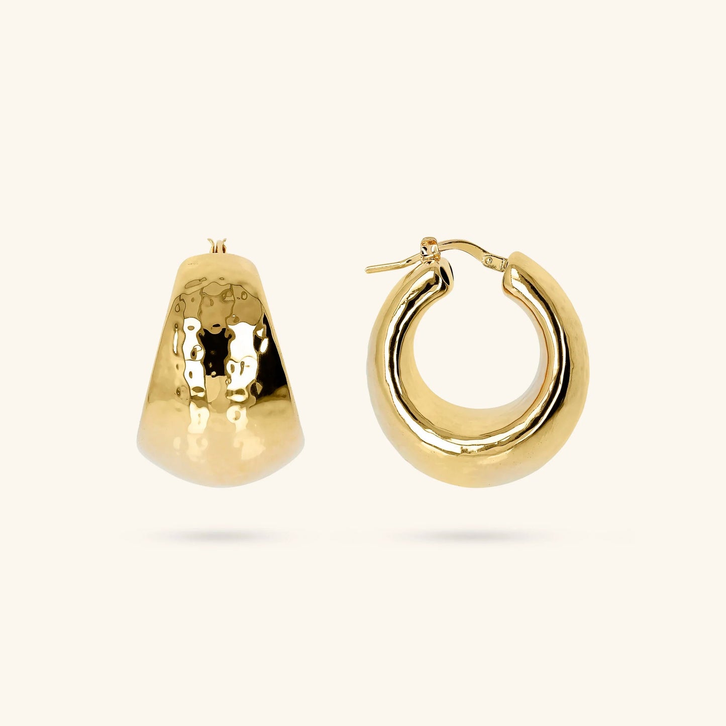 Orecchini a Cerchio Etrusca Martellati Design Graduato Lega Golden Placcata Oro 18 kt
